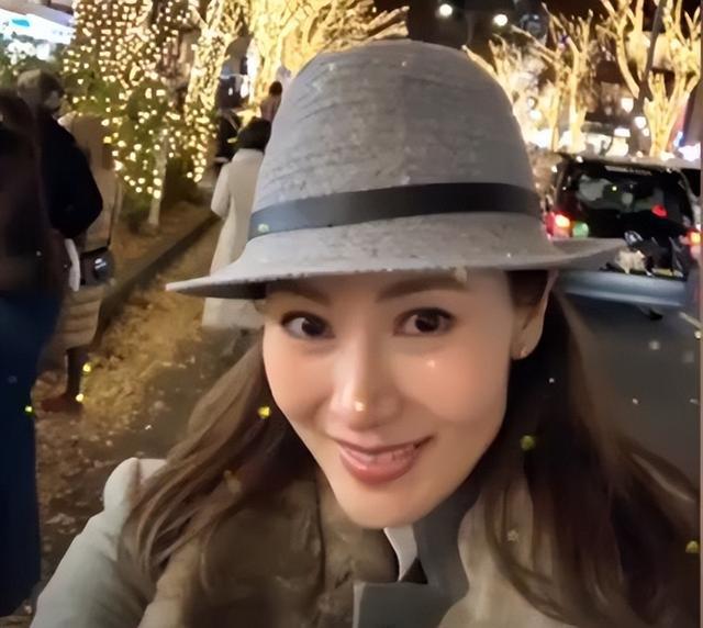样嘴巴外翻又高又壮比妈妈李嘉欣还要高j9九游会登录许晋亨14岁儿子长变(图8)