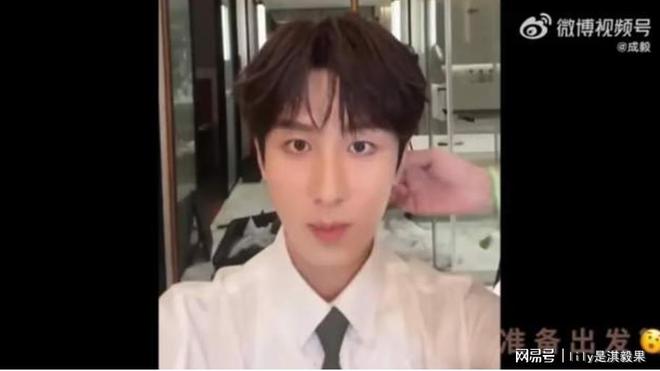 自拍杆还好没让成毅拍不然大家都得变小驴j9九游会(中国)网站腾讯真会玩给i人(图3)