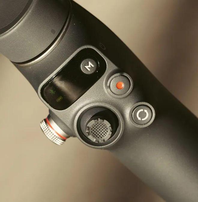 blie 7 Pro稳定器首发初体验！九游会J9549元！大疆OSMO Mo(图7)