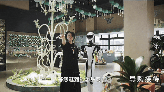 在成都网红景点当“旅游搭子”！j9九游会登录星动纪元星动Q5(图1)
