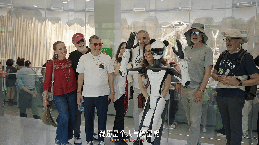 在成都网红景点当“旅游搭子”！j9九游会登录星动纪元星动Q5(图6)