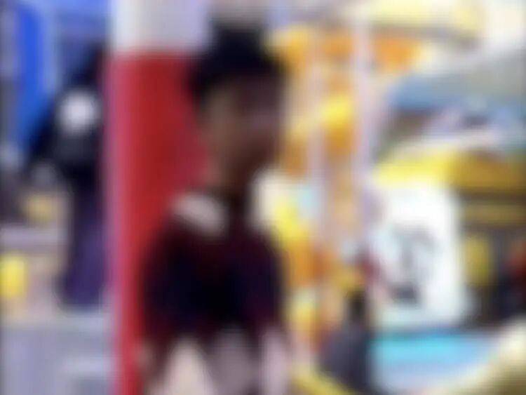 都是孩子啊！记者实探：主播偷偷站在角落里ag九游会登录儿童乐园里也出现了？画面里(图1)